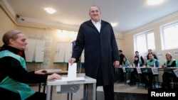 Georgian President Georgy Margvelashvili casts his ballot during the second round of parliamentary elections in Tbilisi on October 30.