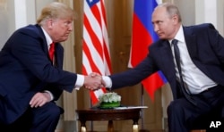 US President Donald Trump and Russian President Vladimir Putin shake hands in Helsinki in 2018.